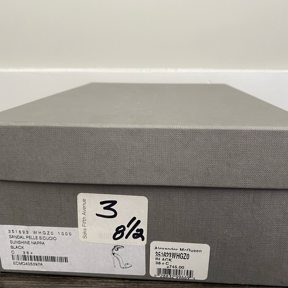 Alexander McQueen Strap Sandal. - Picture 10 of 10